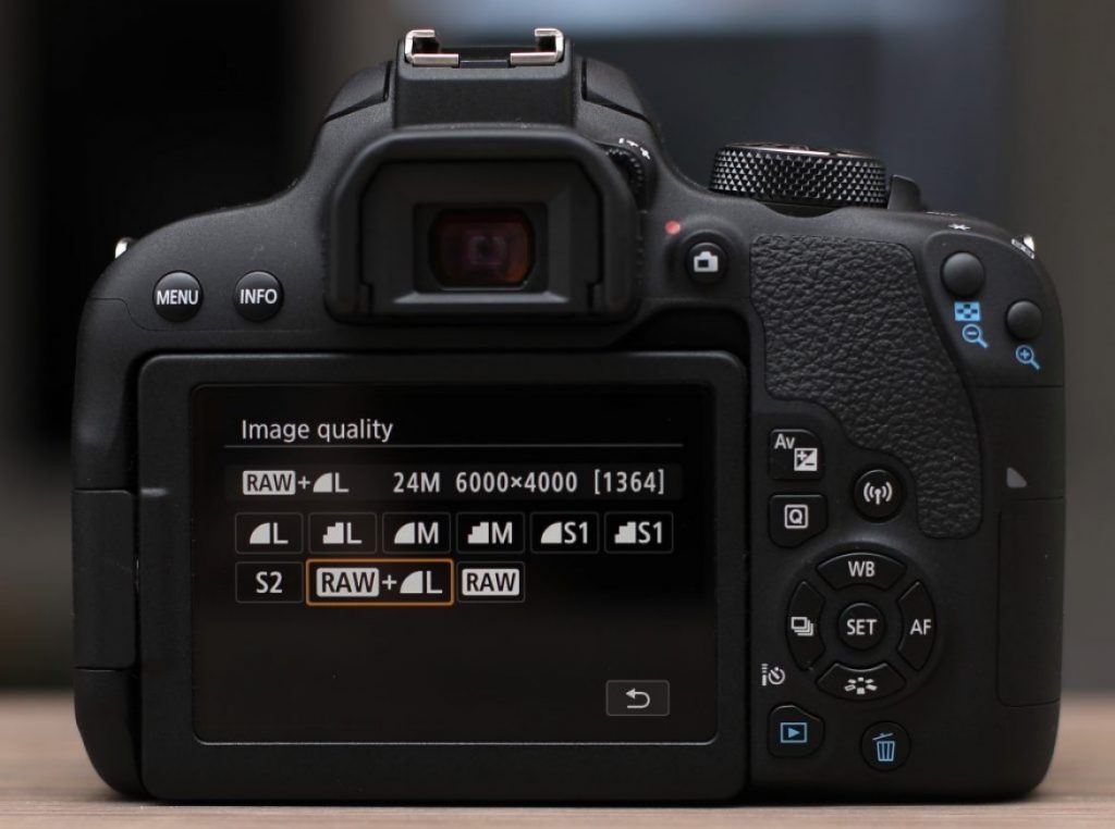 EOS 800D